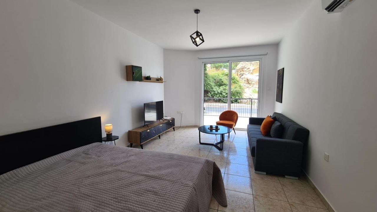 Laertis Apartments - By Imh Travel & Tours Paphos Exterior photo